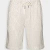 Pier One LINEN BLEND DRAWCORD SHORTS - Shorts - Off-white -Pier One 228637db60b840a58a2b5acb0845341b