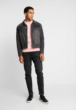 Pier One -Pier One b956a4adfa534d8cbb772493b3edd344