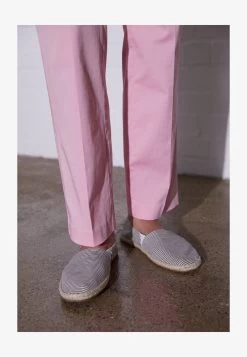 Pier One RENA ESPADRILLE UNISEX - Espadrille - White/blue 10 Pier One RENA ESPADRILLE UNISEX - Espadrille - White/blue -Pier One c6887bca85d14b55a70a8c6745c09b3d